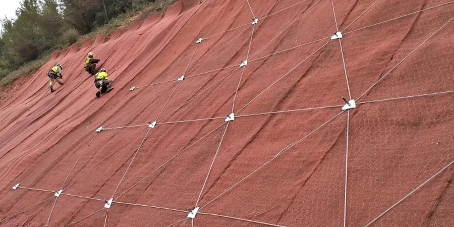 Análise de Estabilidade de Taludes em Manaus: segurança em encostas e cortes urbanos