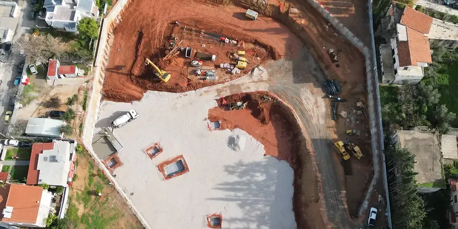 Projeto geotécnico de escavações profundas em Manaus: contenção em solos tropicais e aquífero raso